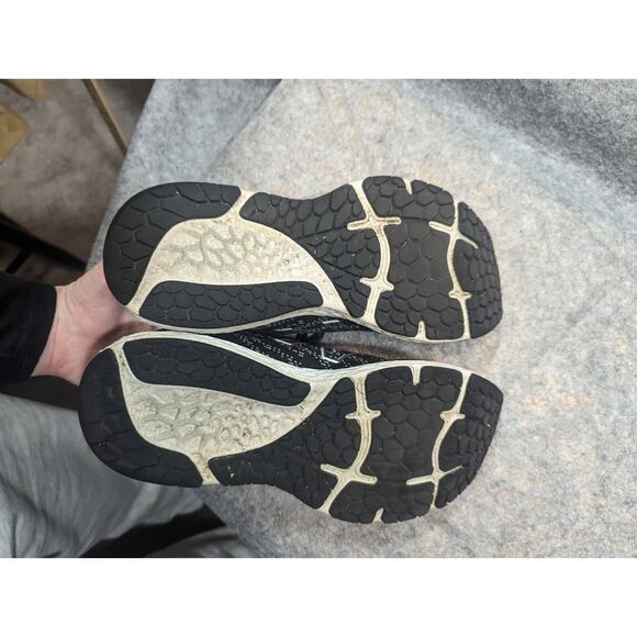 New Balance Womens W880e11 Black/White Running Shoes Size 9.5 Fresh Foam - Picture 5 of 8